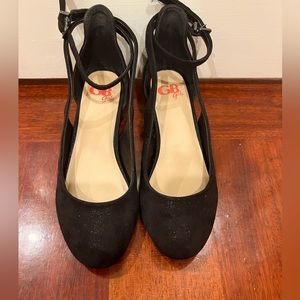 GB girls dress shoes SZ 1 **Worn Once** Black Slight Shimmer